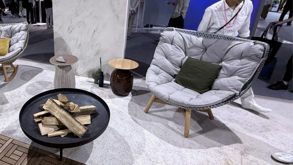 ▲屋外家具ですが様々な使い方を提案されていました(ニチエス株式会社様)