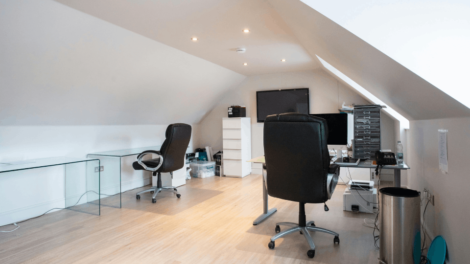 スモールオフィスとは？　メリット・デメリットや快適に過ごせるレイアウトの工夫を紹介